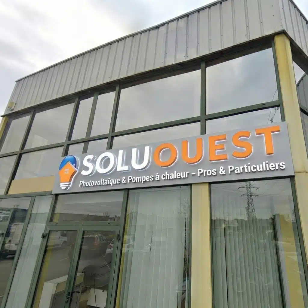 Façade de l’agence SOLUOUEST spécialisée en photovoltaïque et pompes à chaleur pour pros et particuliers.
